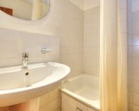 Badezimmer mit Dusche