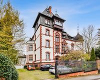 Hausansicht mit Turm-Apartment