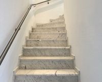 Treppe zum Wohnbereich