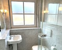 Gäste-WC mit Dusche