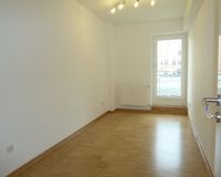 weiteres Zimmer mit Zugang zum Balkon