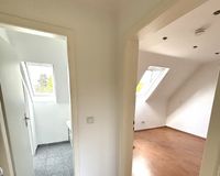 Zimmer und Duschbad im DG