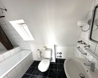 Badezimmer mit Fenster