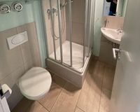 Gäste-WC mit Dusche