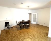 Wohnzimmer mit Kamin