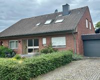 Ansicht mit Garage