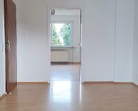 Blick vom Esszimmer zum Wohnzimmer
