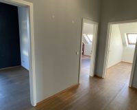 Vorraum mit Blick zum Schlafzimmer 2 und kleinem Büro