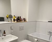 Bad mit Wanne und Dusche