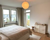 ein Schlafzimmer mit Balkon
